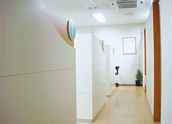 【個室型診療室】 掛け持ち診療はいたしません