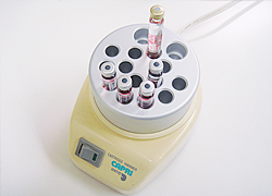 【カートリッジウォーマー】 麻酔液を温め、痛みを和らげます